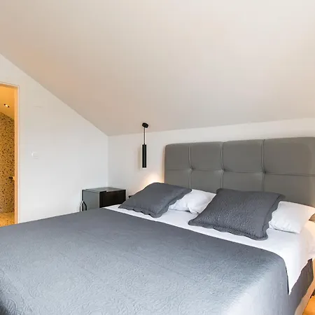 Muller Apartment *