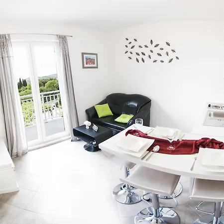 Muller Apartment *